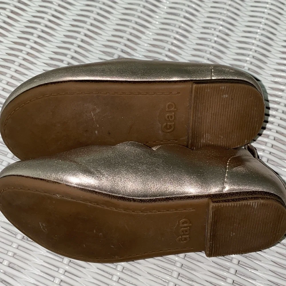 Baby Gap Girls Metallic Gold Flats size 7